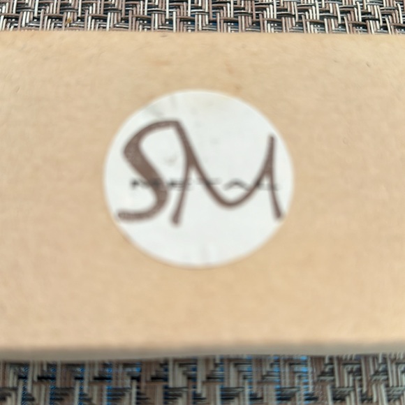 Samantha McIntosh 14k gold bar earrings. - Picture 3 of 4